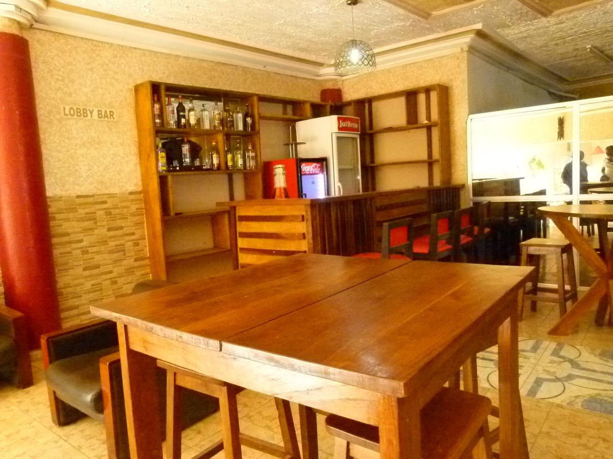 Golden Beach Hotel Serrekunda Habitación foto
